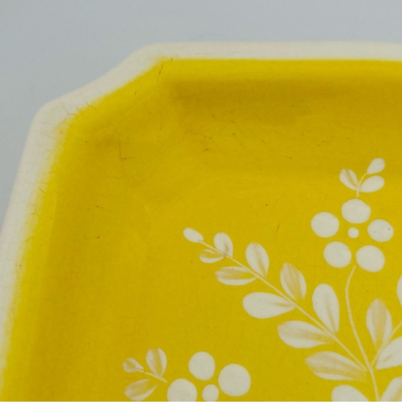 Vintage Vee Jackson Yellow White Flowers Square Flowered Plate Signature On Back - Picture 5 of 5
